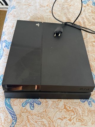 PS4 500GB + 3 Juegos + Auriculares