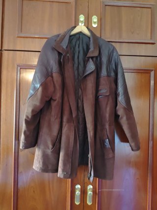 Chaqueta de piel vuelta y piel marrón