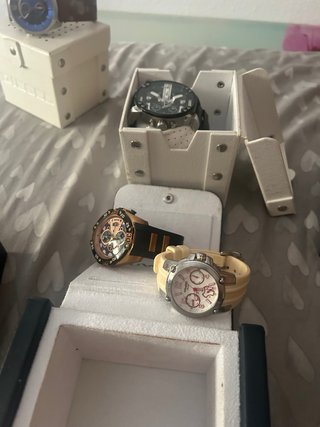 Reloj Diesel Azul y Marrón el precio es por todos