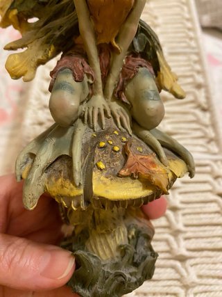 Statua fata fantasy su fungo - Pixles