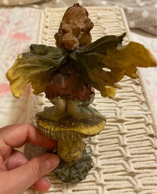 Statua fata fantasy su fungo - Pixles