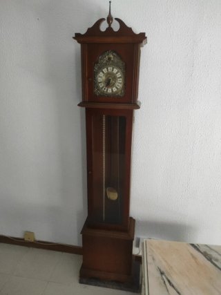 Reloj de pie antiguo madera y metal