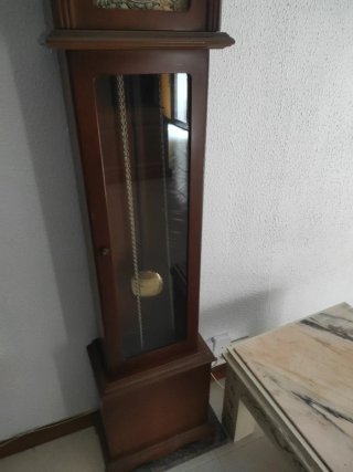 Reloj de pie antiguo madera y metal