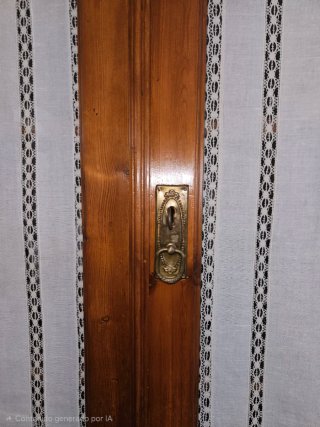 Alacena de madera restaurada