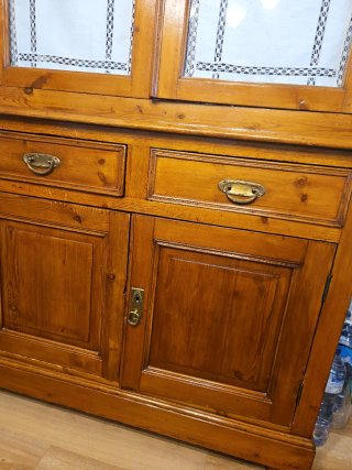 Alacena de madera restaurada