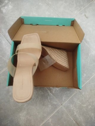 Sandalias cuña beige