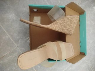 Sandalias cuña beige