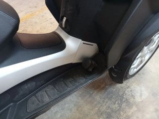Piaggio MP3 500 Maxi Scooter