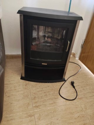Estufa eléctrica negra y plateada