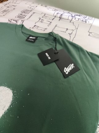 Camiseta chico verde con estampado