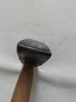YUNQUE Y MARTILLO PARA GUADAÑA.