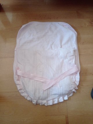 Manta de bebé rosa con volantes