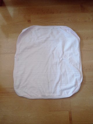 Manta de bebé rosa con volantes