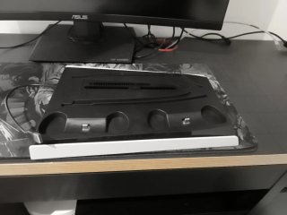 Soporte Carga Mandos PS5 con Ventilador y RGB