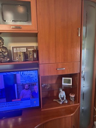 Mueble de salón madera y cristal