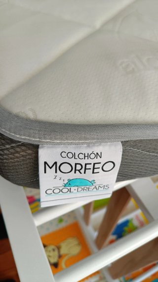 Cuna AT4® con colchón Morfeo y protectores ECI