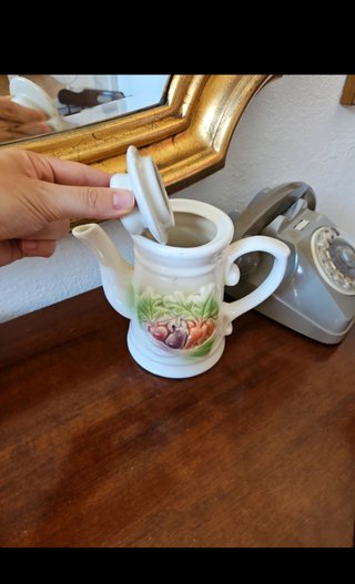 Teiera vintage con decoro frutta