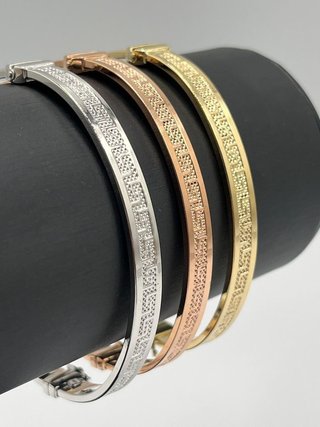 SEMANARIO 3 PULSERAS RIGIDAS GRECA HUECA. ORO 18K