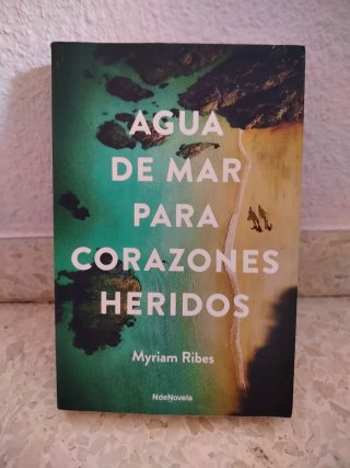 Libro "Agua de mar para corazones heridos"