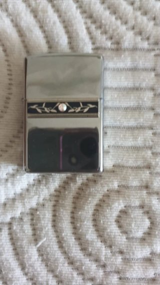 Zippo argentato con design_2