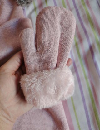 Lote Gorro, Manoplas y Bufanda Rosa