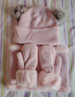 Lote Gorro, Manoplas y Bufanda Rosa