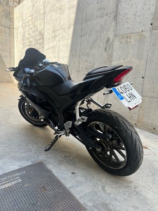 Yamaha YZF R125 Negra