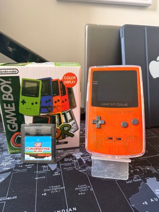 Consola Nintendo Game Boy con mejoras