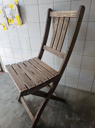 Silla de madera rústica plegable