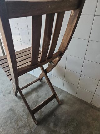 Silla de madera rústica plegable