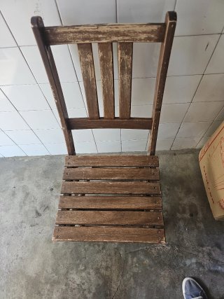 Silla de madera rústica plegable