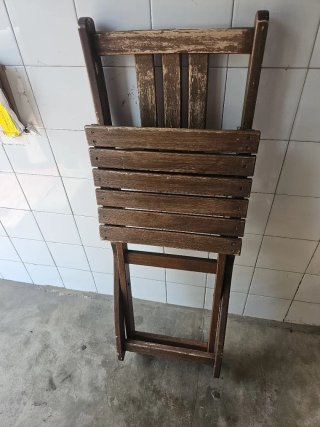 Silla de madera rústica plegable