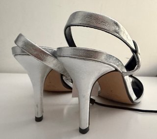 Sandalias Zara Piel Plata Talla 40