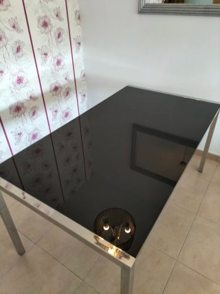 Mesa comedor cristal negro y metal