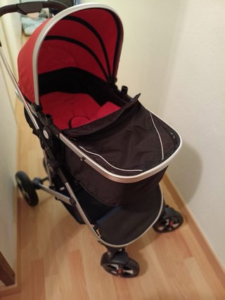 Carro de bebé rojo y negro