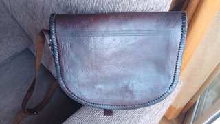 Bolso de cuero con asa larga