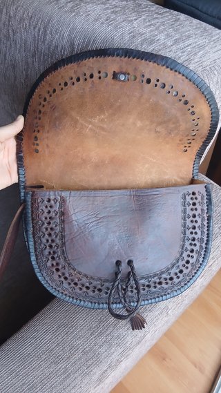 Bolso de cuero con asa larga