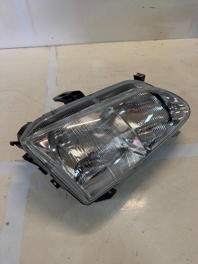 Faro Derecho Renault Megane