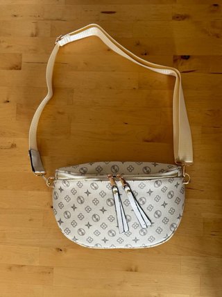 Bolso estampado leopardo con neceser