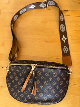 Bolso estampado leopardo con neceser
