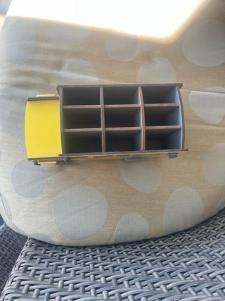 Portapenne a forma di scuolabus giallo