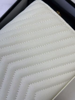 Cartera con cadena YSL Saint Laurent blanca