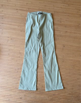 Pantalón verde Zara