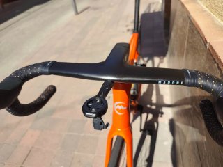 Bicicleta de carbono con cambio electrónico