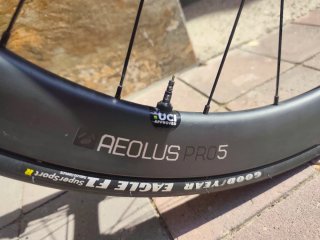 Bicicleta de carbono con cambio electrónico