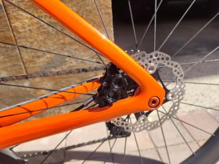 Bicicleta de carbono con cambio electrónico