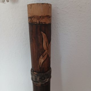 Didgeridoo de bambú tallado
