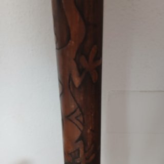 Didgeridoo de bambú tallado