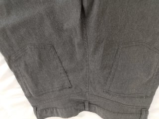 Pantalón travertino gris