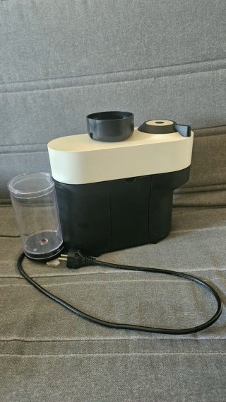 Freidora de aire negra y extractor de cafe
